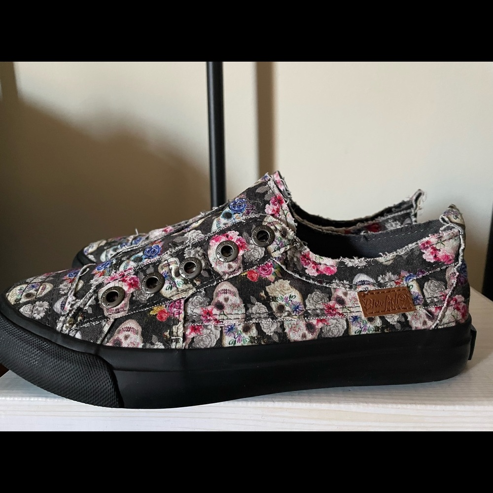 NWT Blowfish sneakers